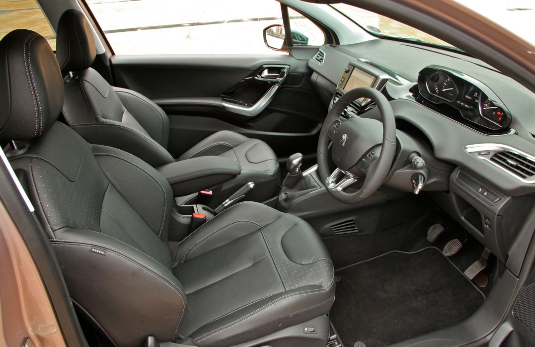 Peugeot 208 Front interior