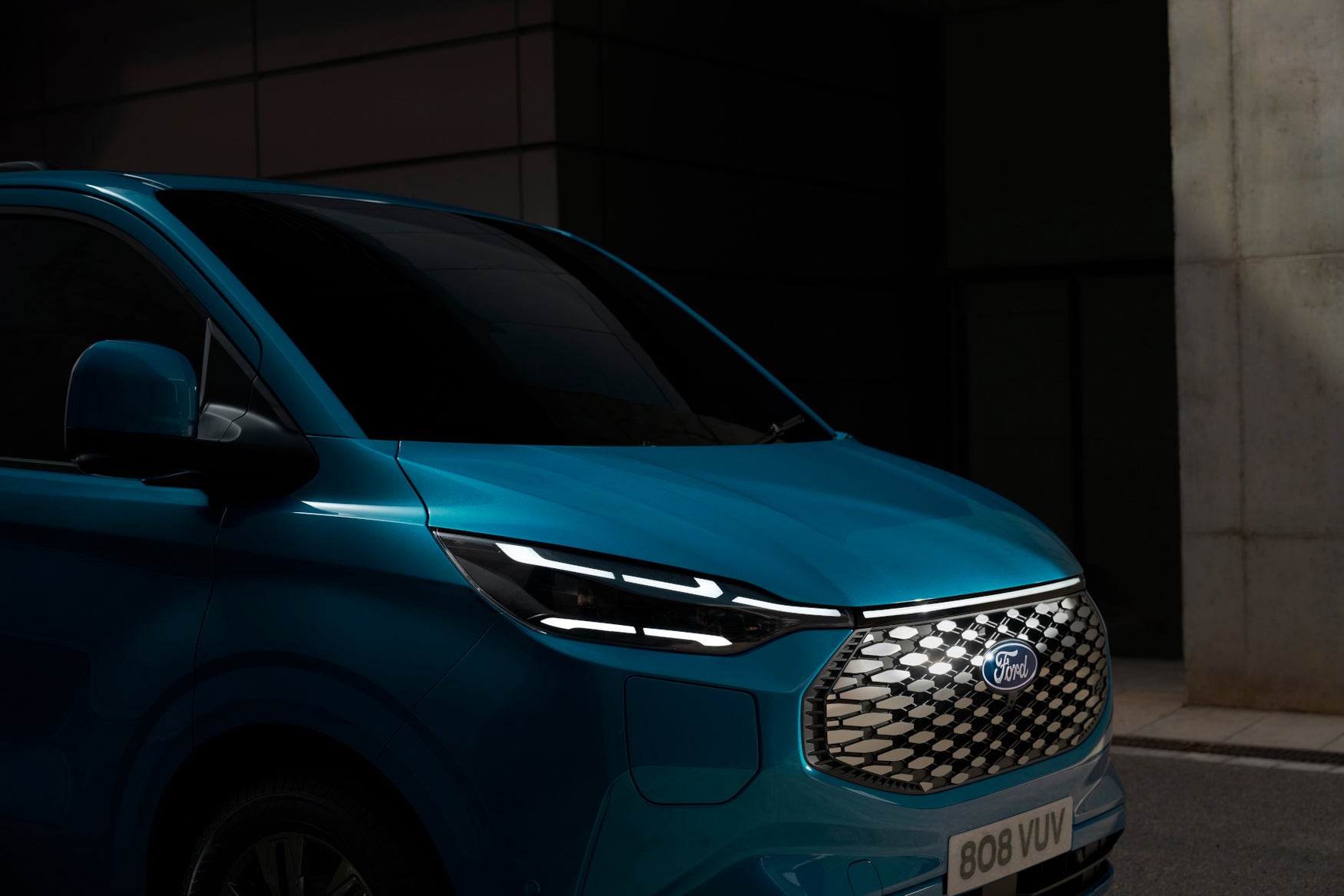 2023 Ford Transit Custom headlights