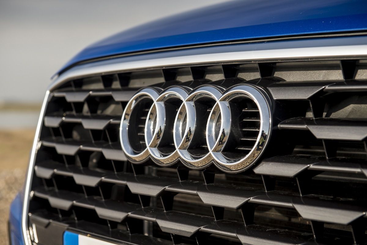 Audi Q2 grille badge