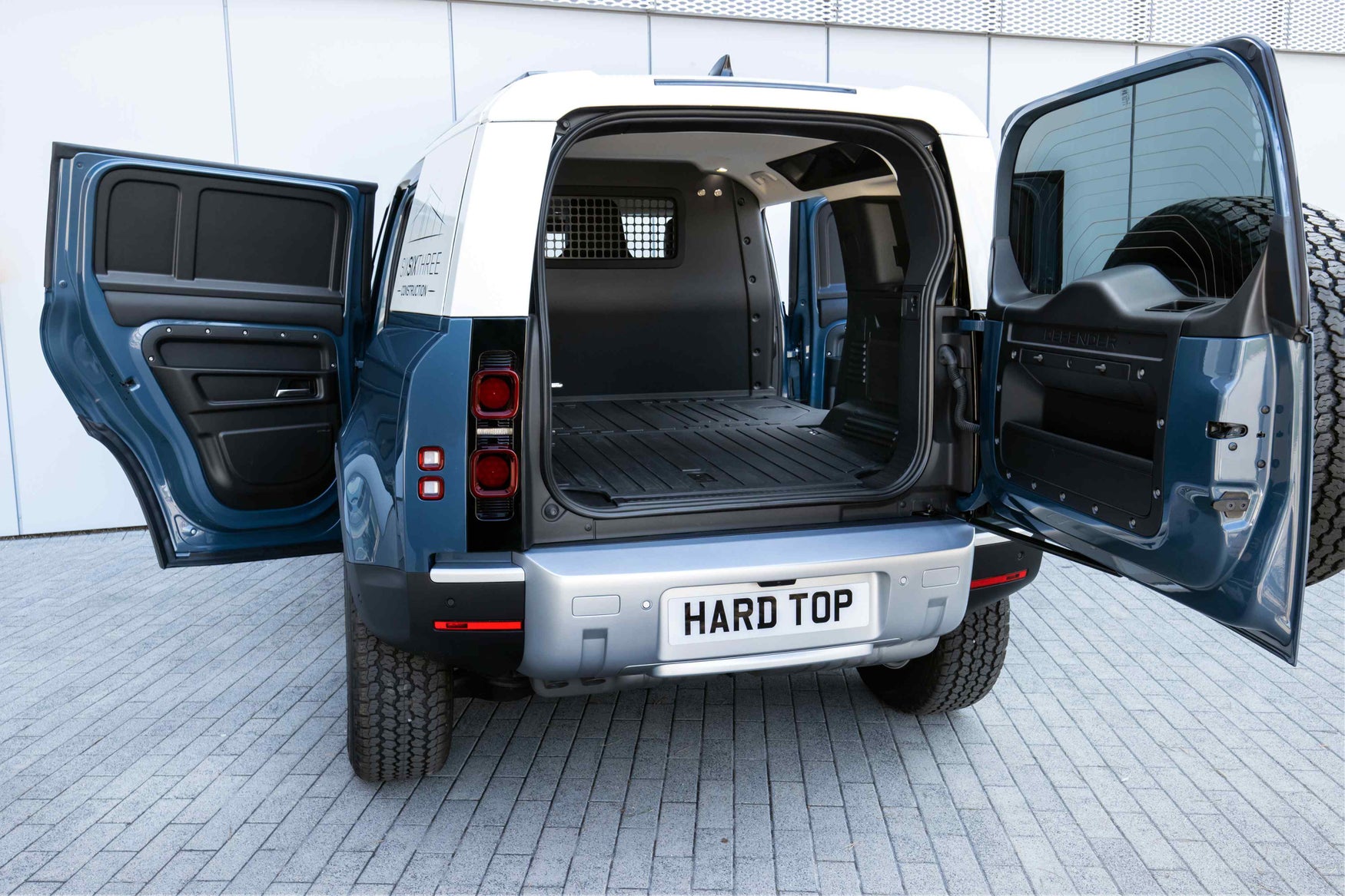 Land Rover Defender 110 Hard Top rear