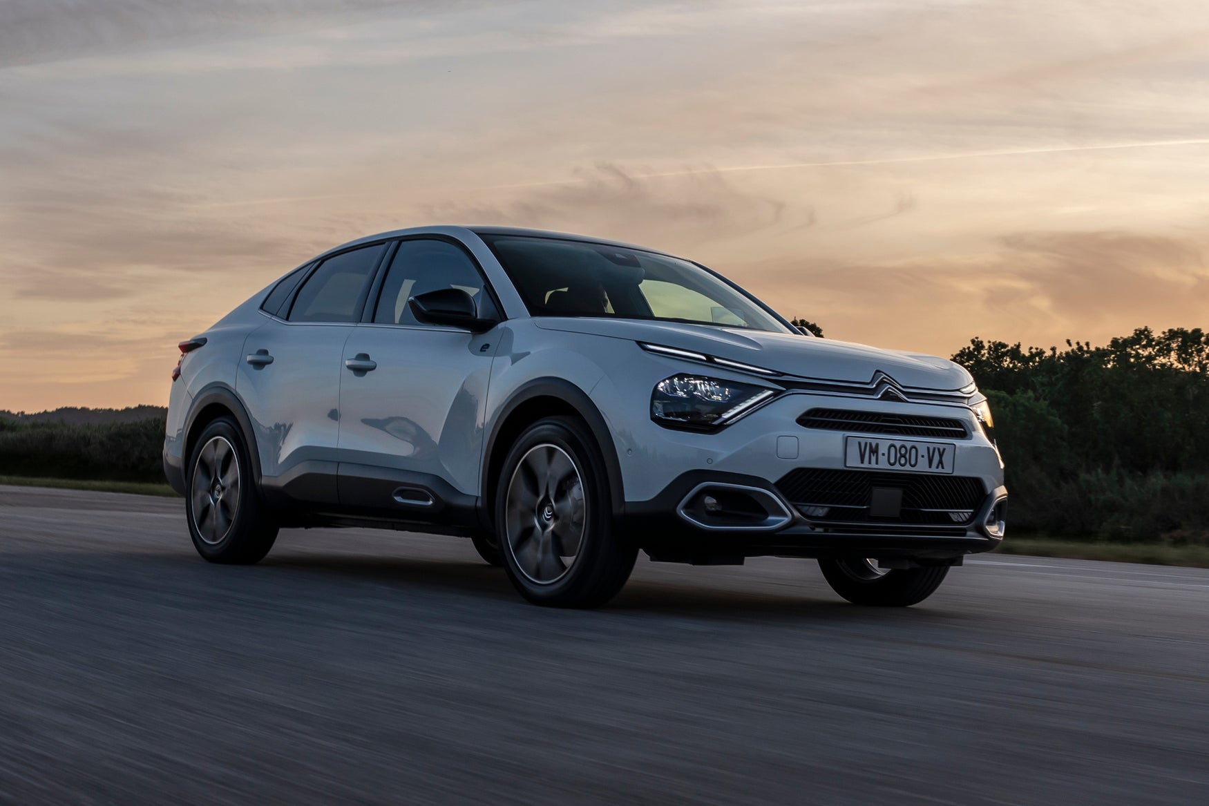Citroen C4 X 2022: front driving