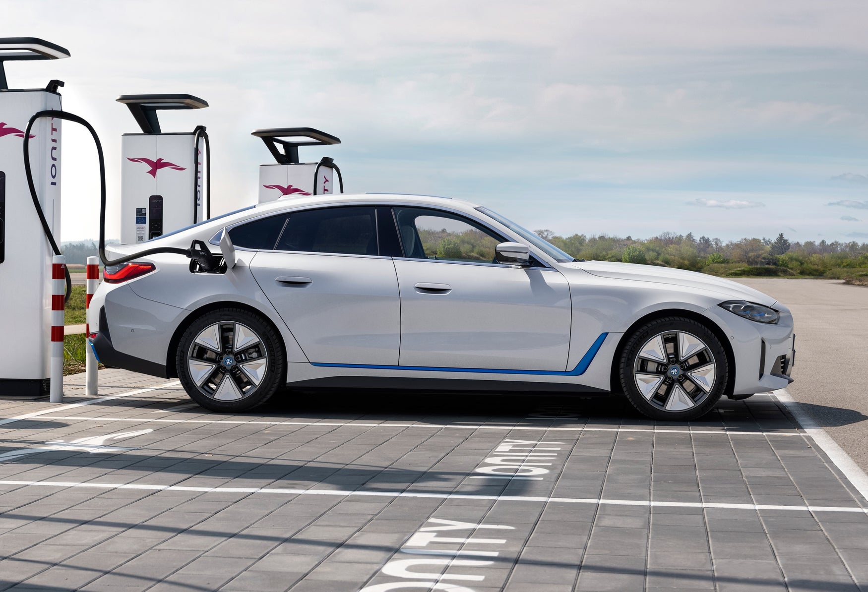 BMW i4 charging time
