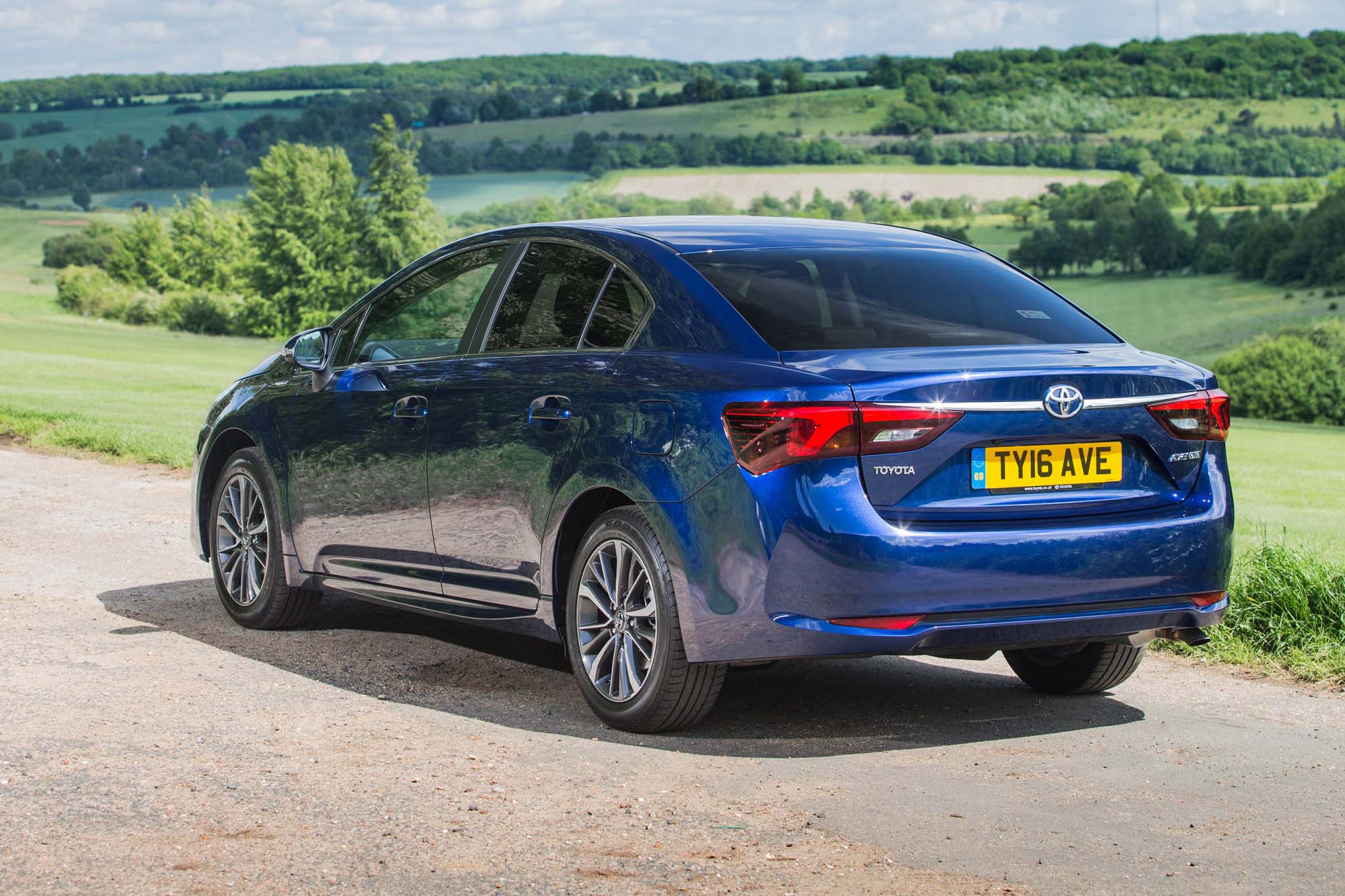 Toyota Avensis Rear Side View