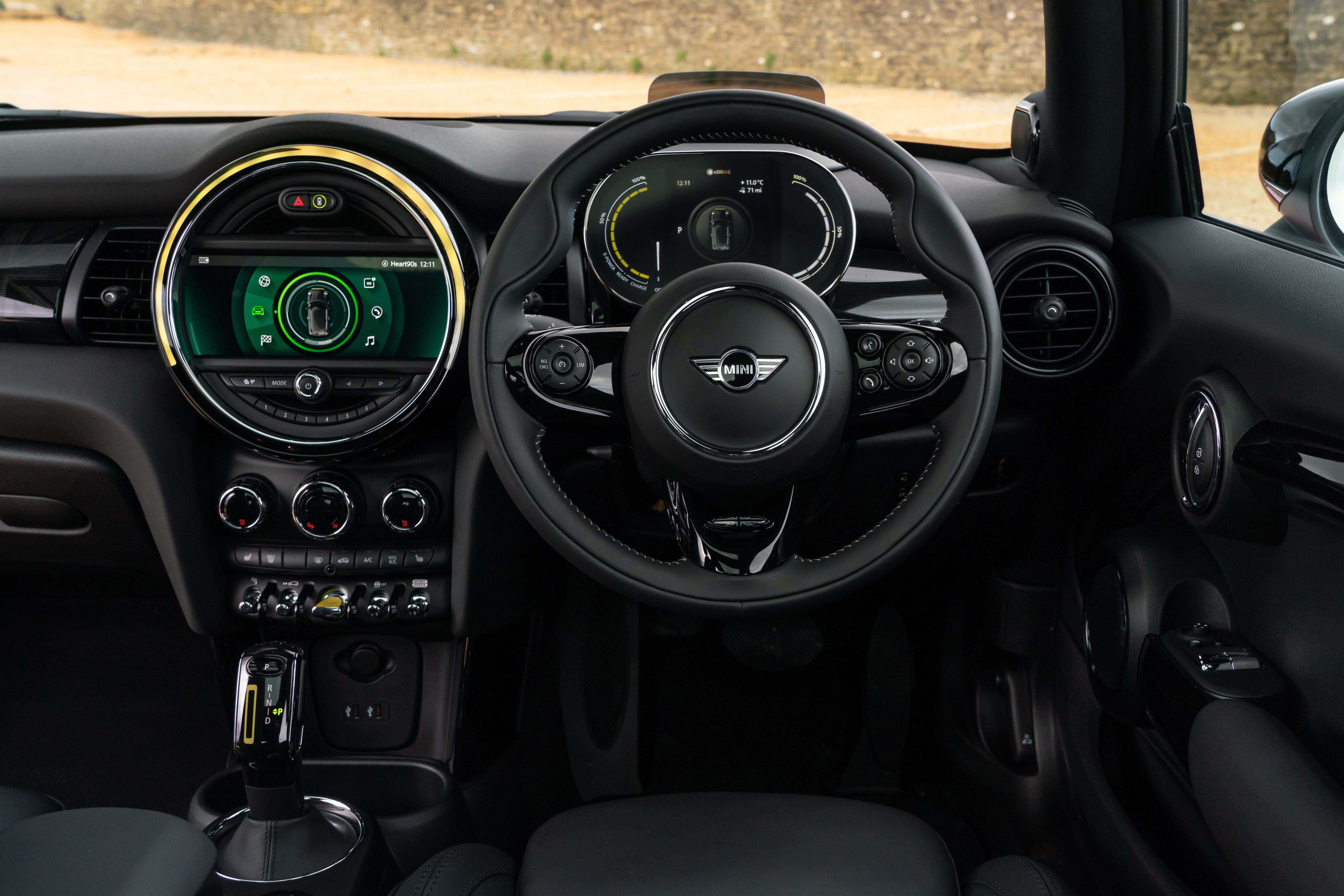 MINI Electric Review 2022 front interior