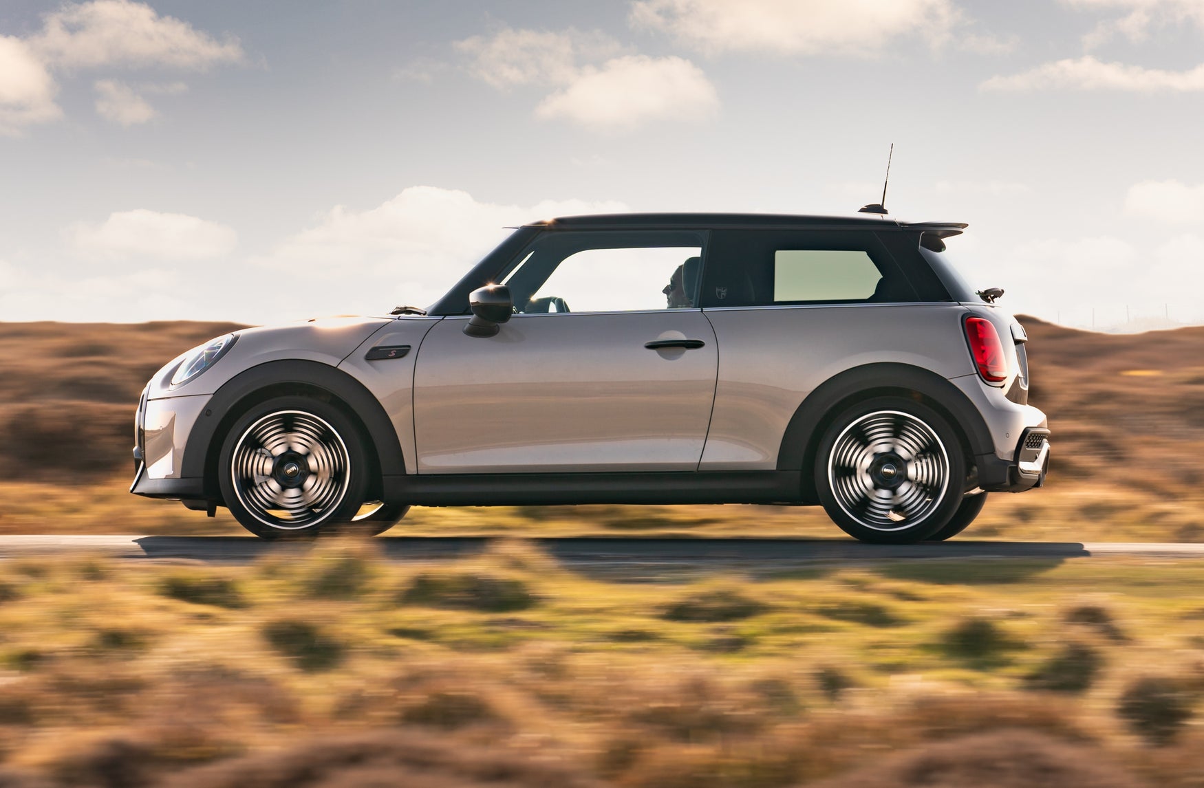 Mini hatchback panning