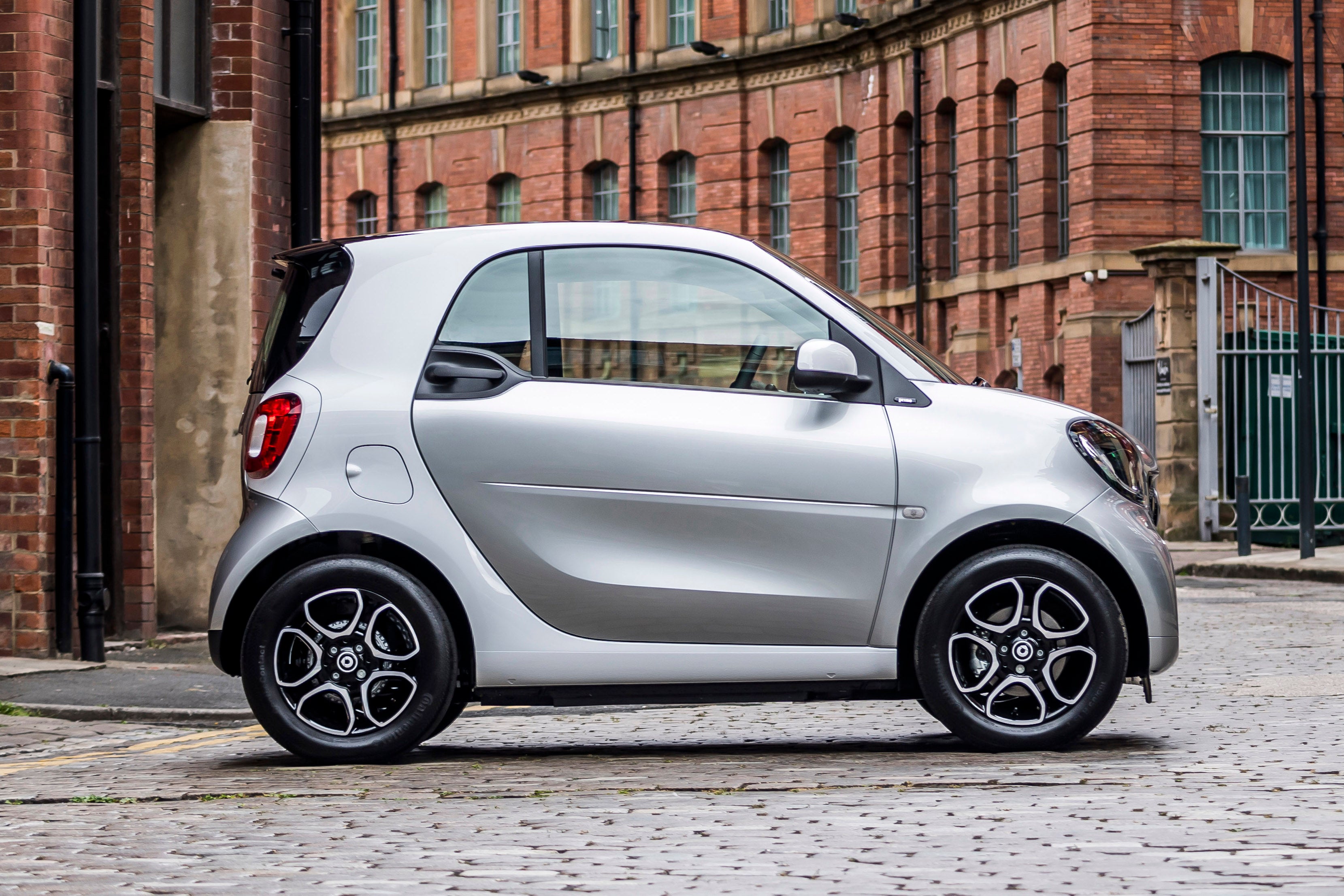 Smart EQ Fortwo Review 2022: Right Side View