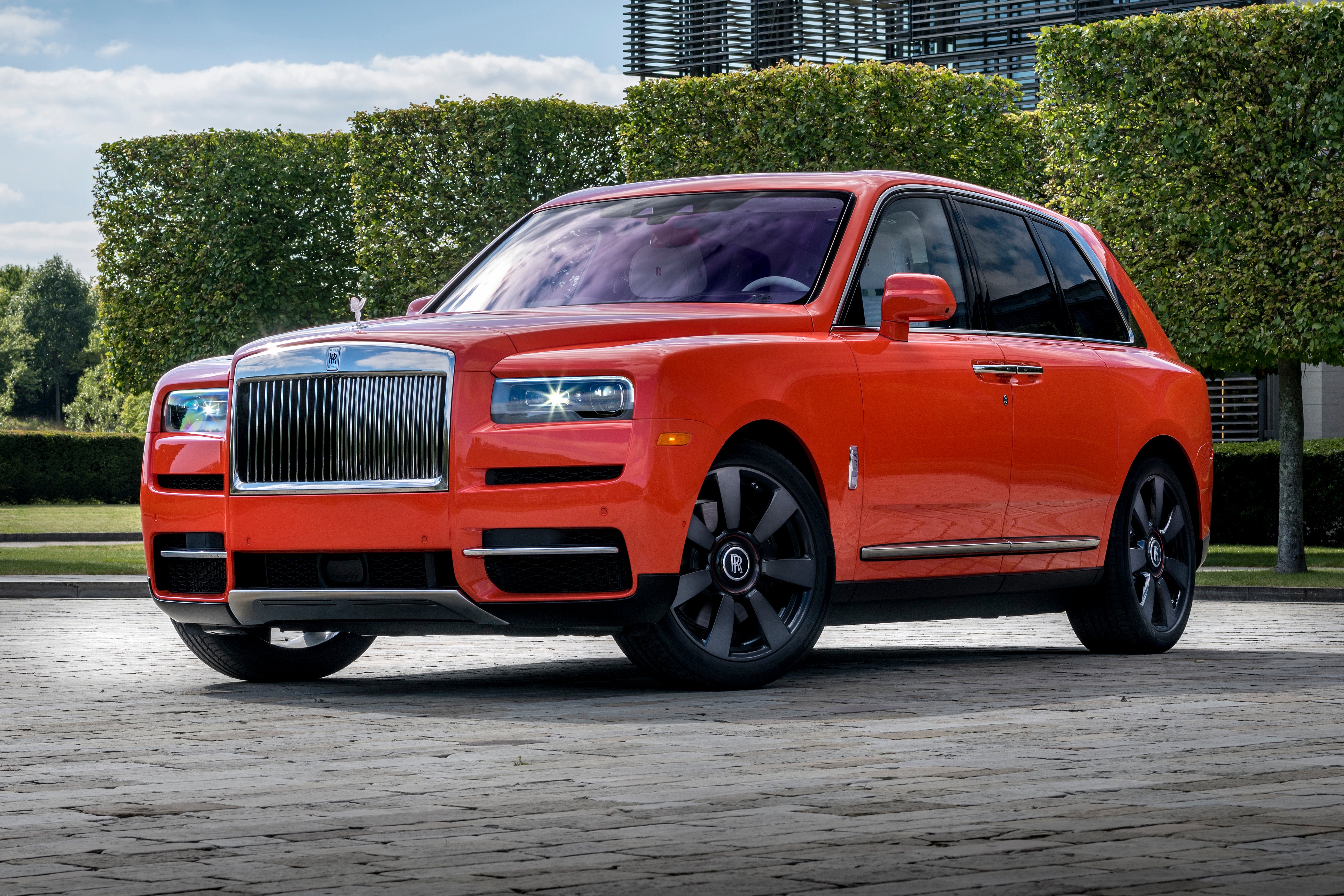 Rolls Royce Cullinan fux orange
