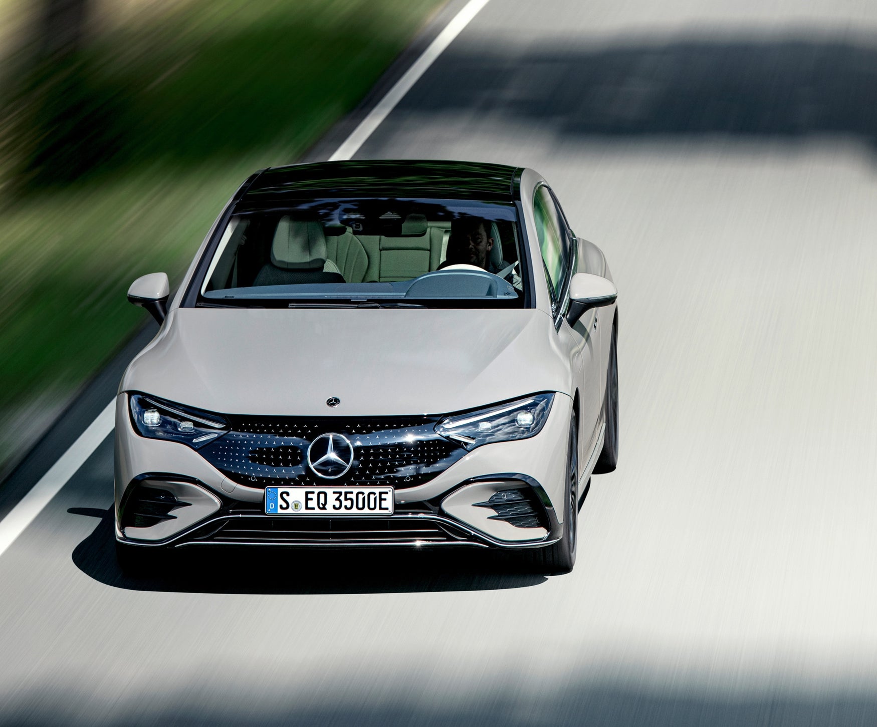 Mercedes-Benz EQE dynamic