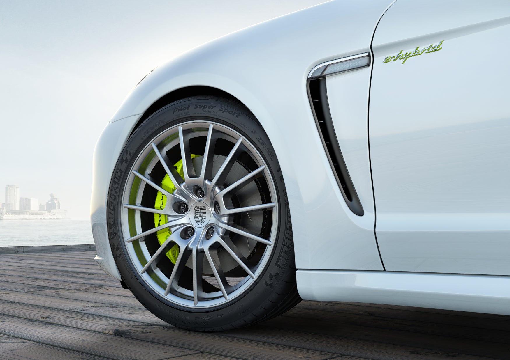Porsche Panamera e-hybrid tyre