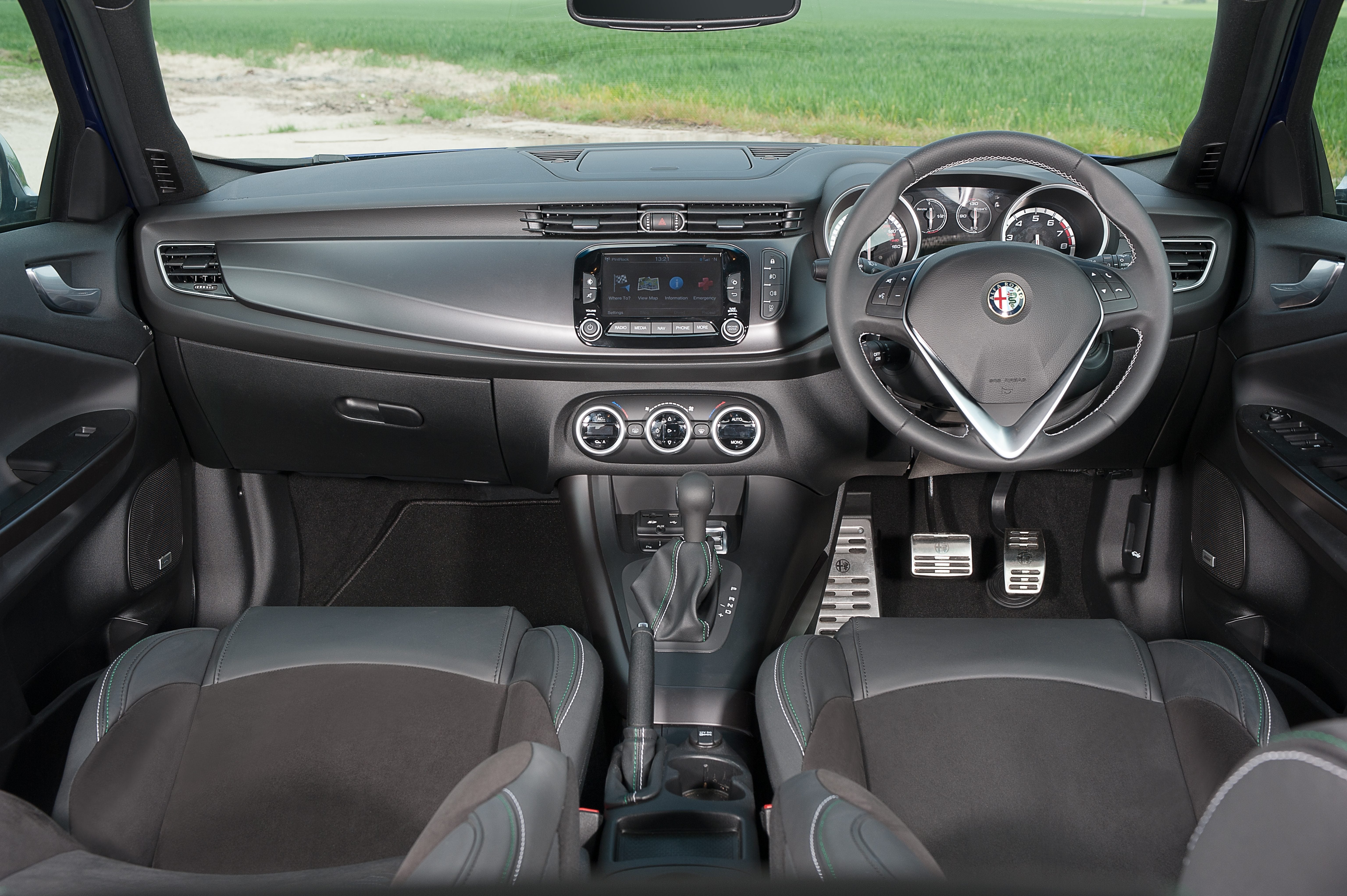 Alfa Romeo Giulietta Review: Interior Front 