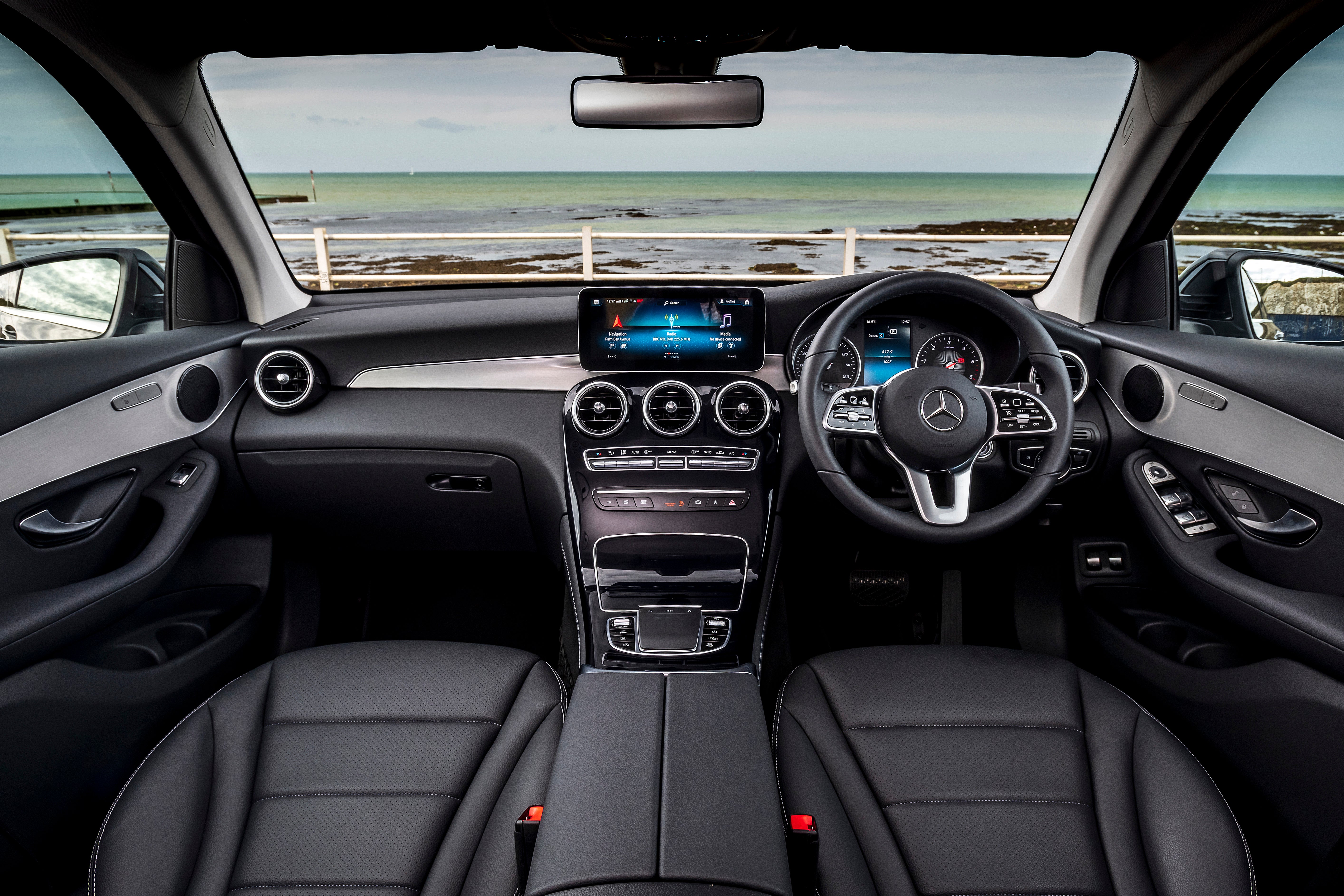 Mercedes GLC frontright interior