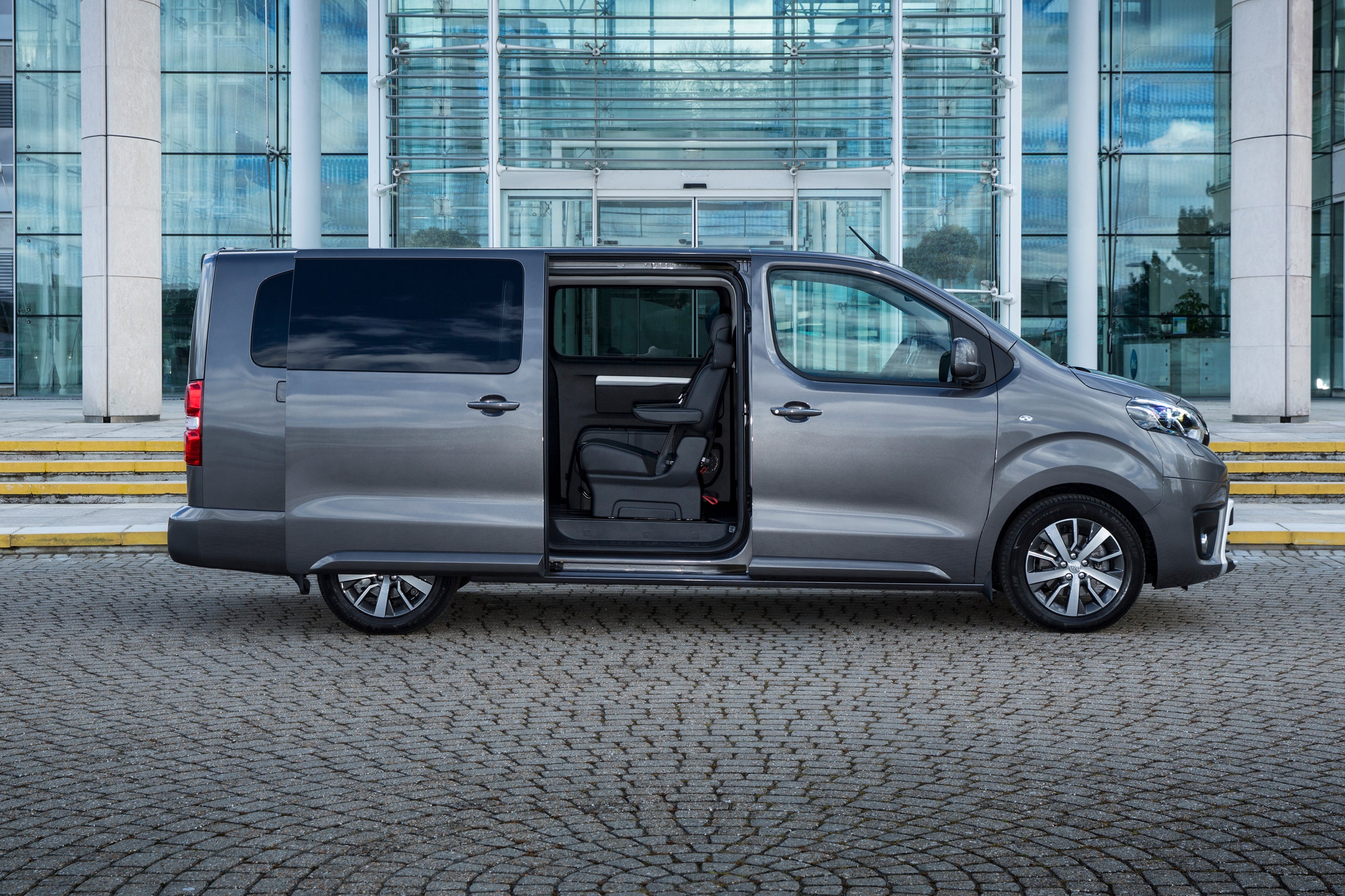 Toyota Proace Verso Review 2022: Right Side View