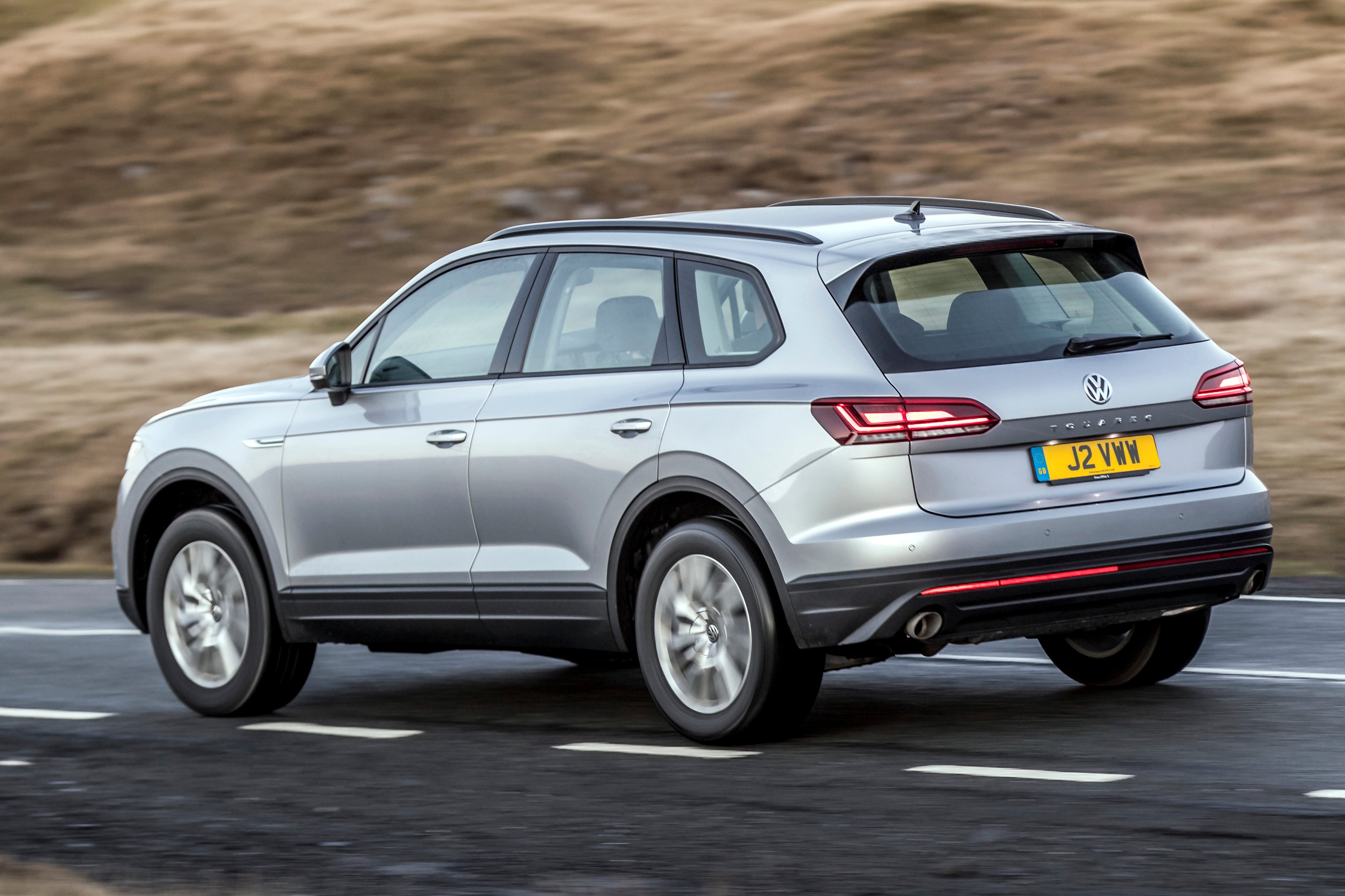 Volkswagen Touareg Review 2022: Left Side View
