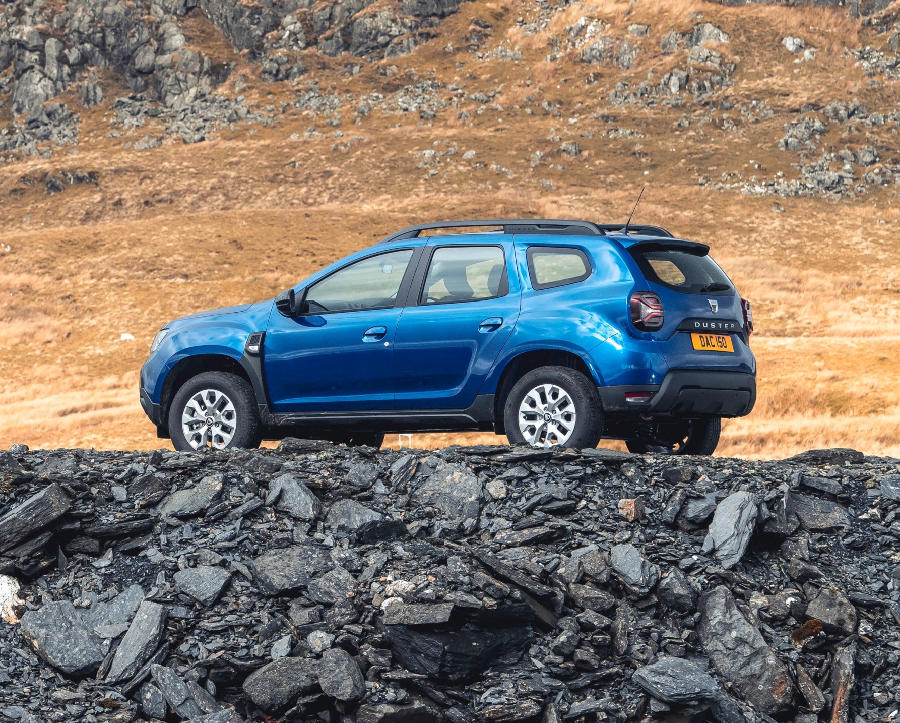 Dacia Duster Review 2022 profile