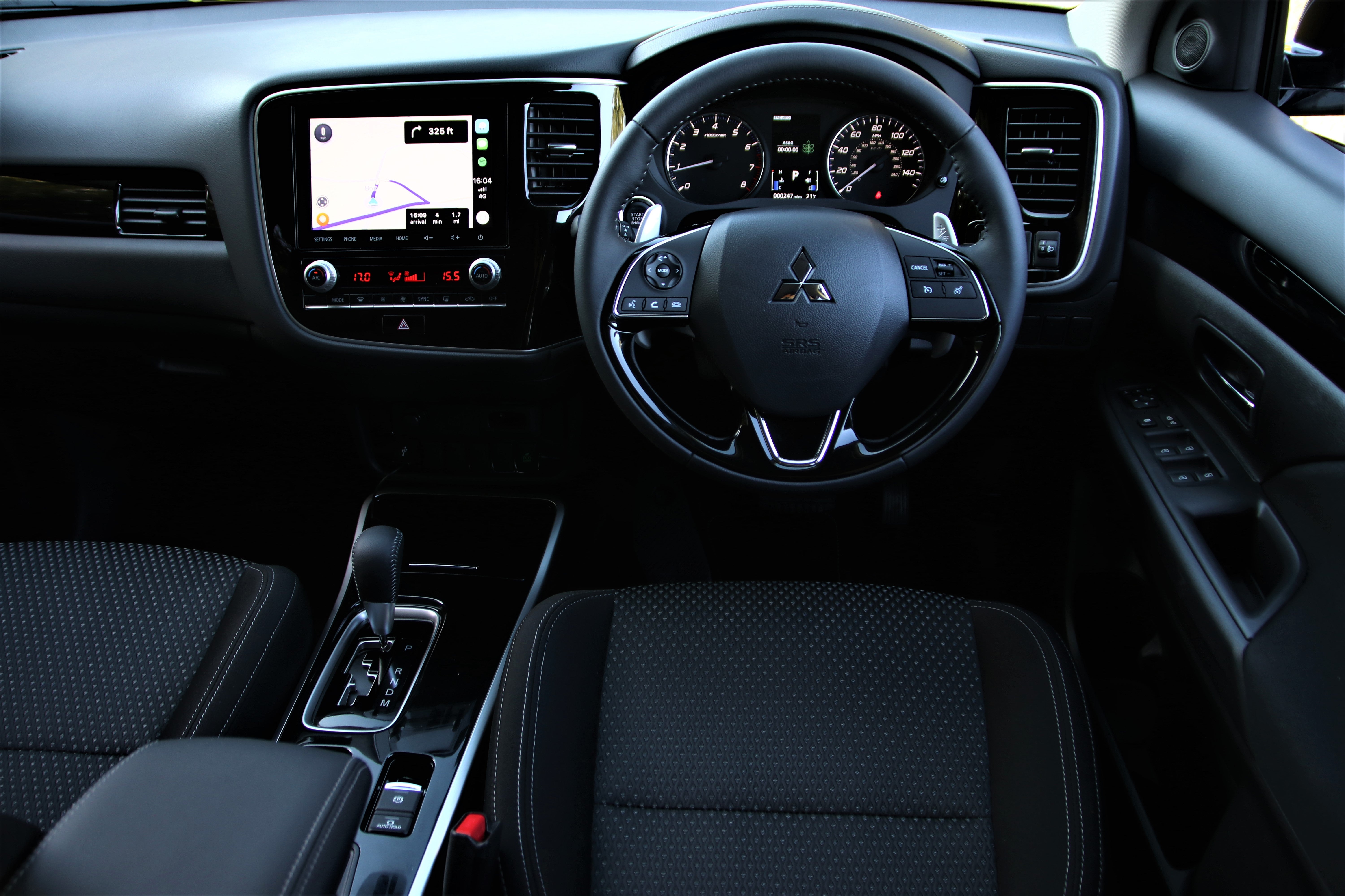 Mitsubishi Outlander front interior