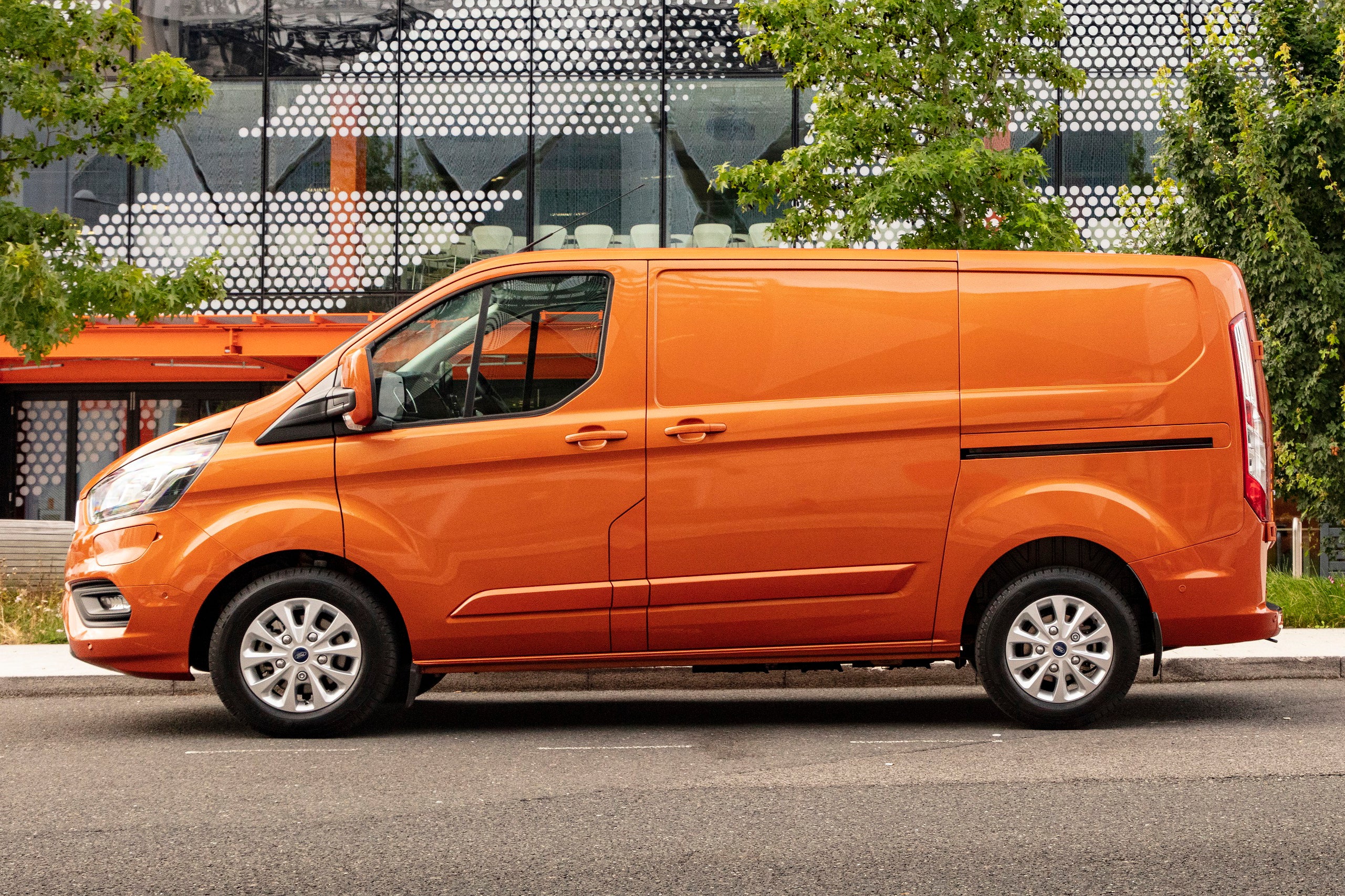 Ford Transit Custom Review 2022: profile