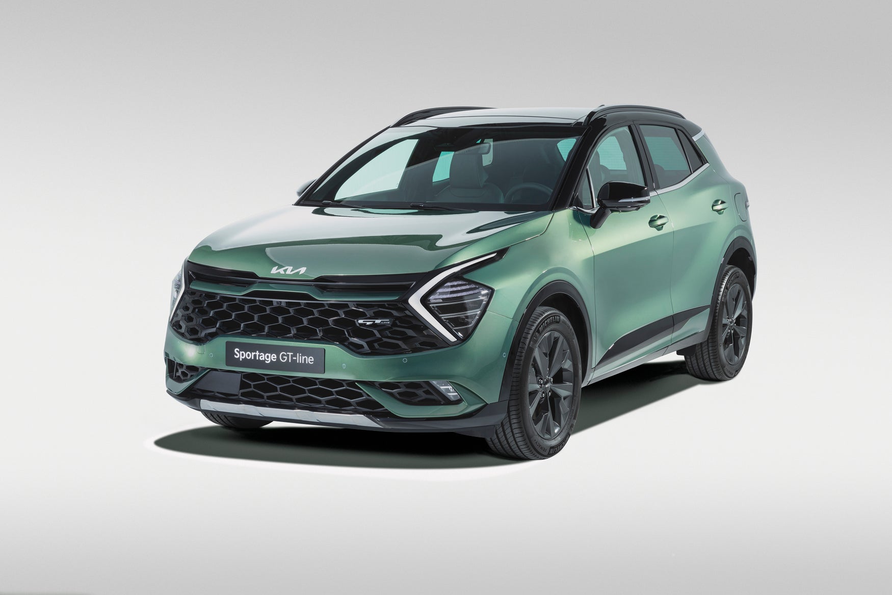 2022 Kia Sportage front three quarter