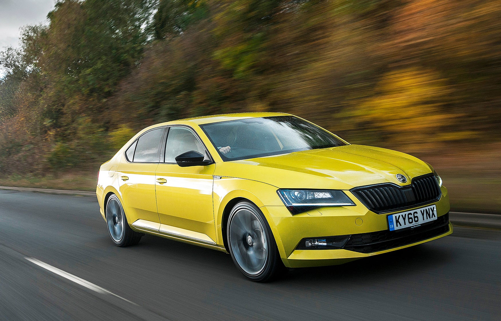 Skoda Superb dynamic front three quarters