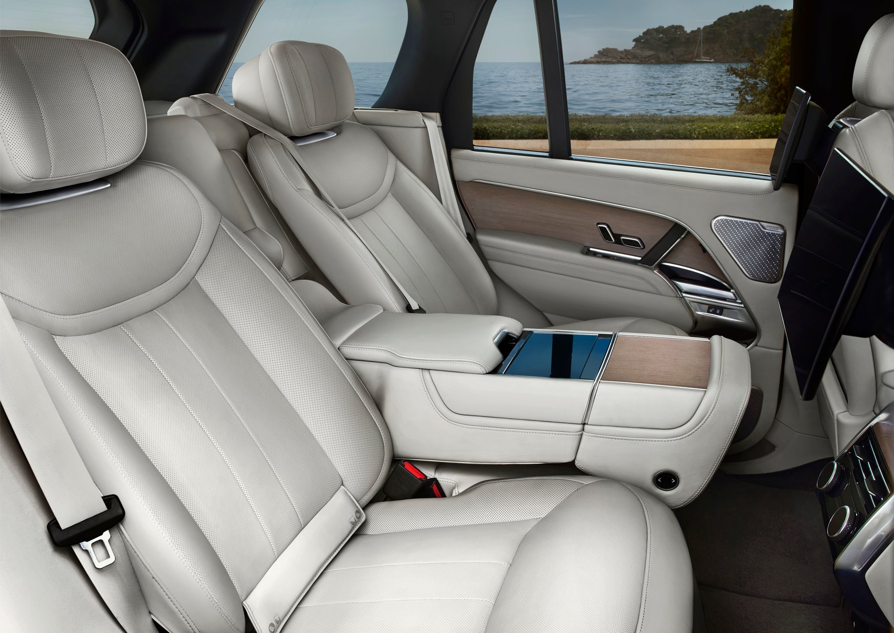 2022 Range Rover middle row