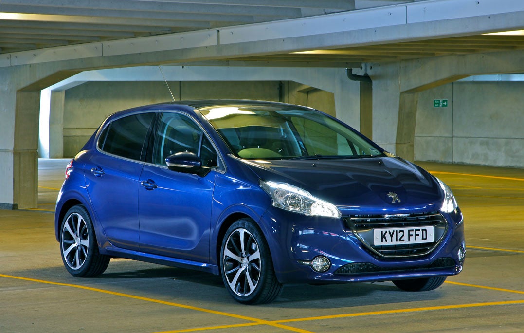 Peugeot 208 Front view