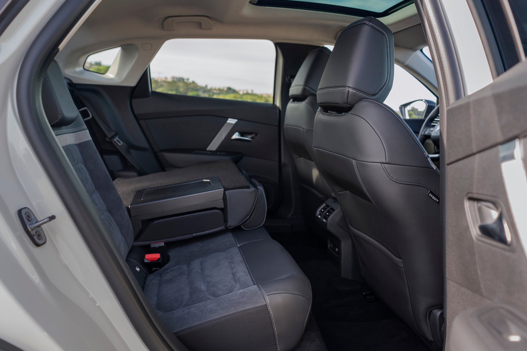 Citroen C4 X 2022: rear seats
