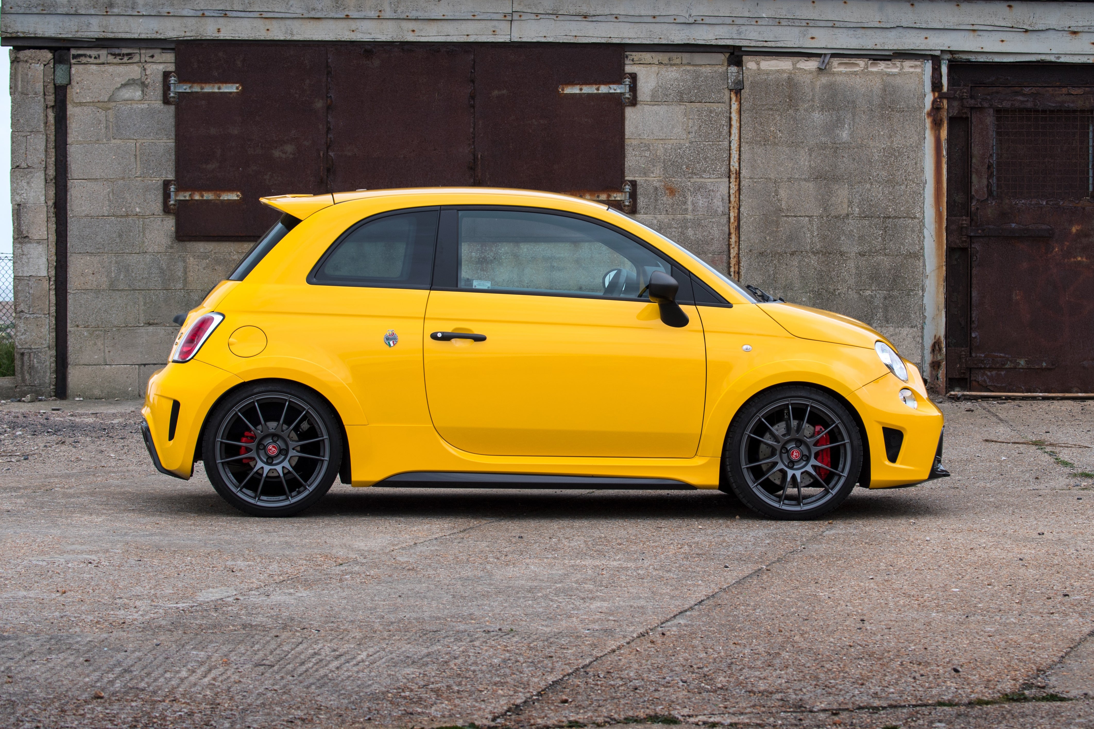 Abarth 695 Exterior Side