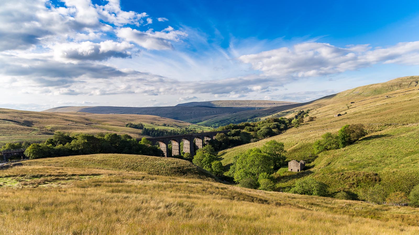 Sunny picture of the Yorkshire Dales.