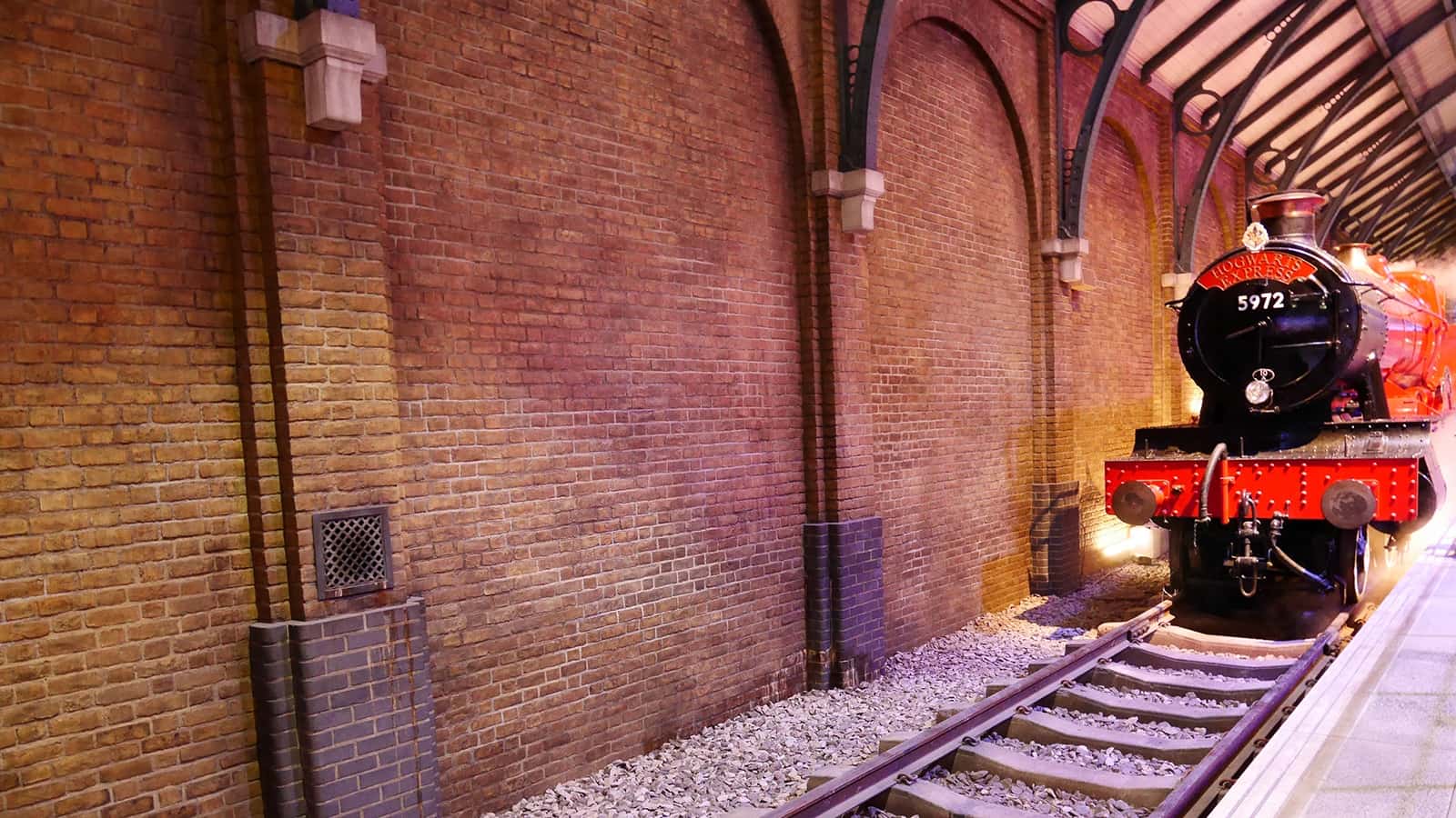 An image of the Hogwarts Express at Warner Brother's Studio