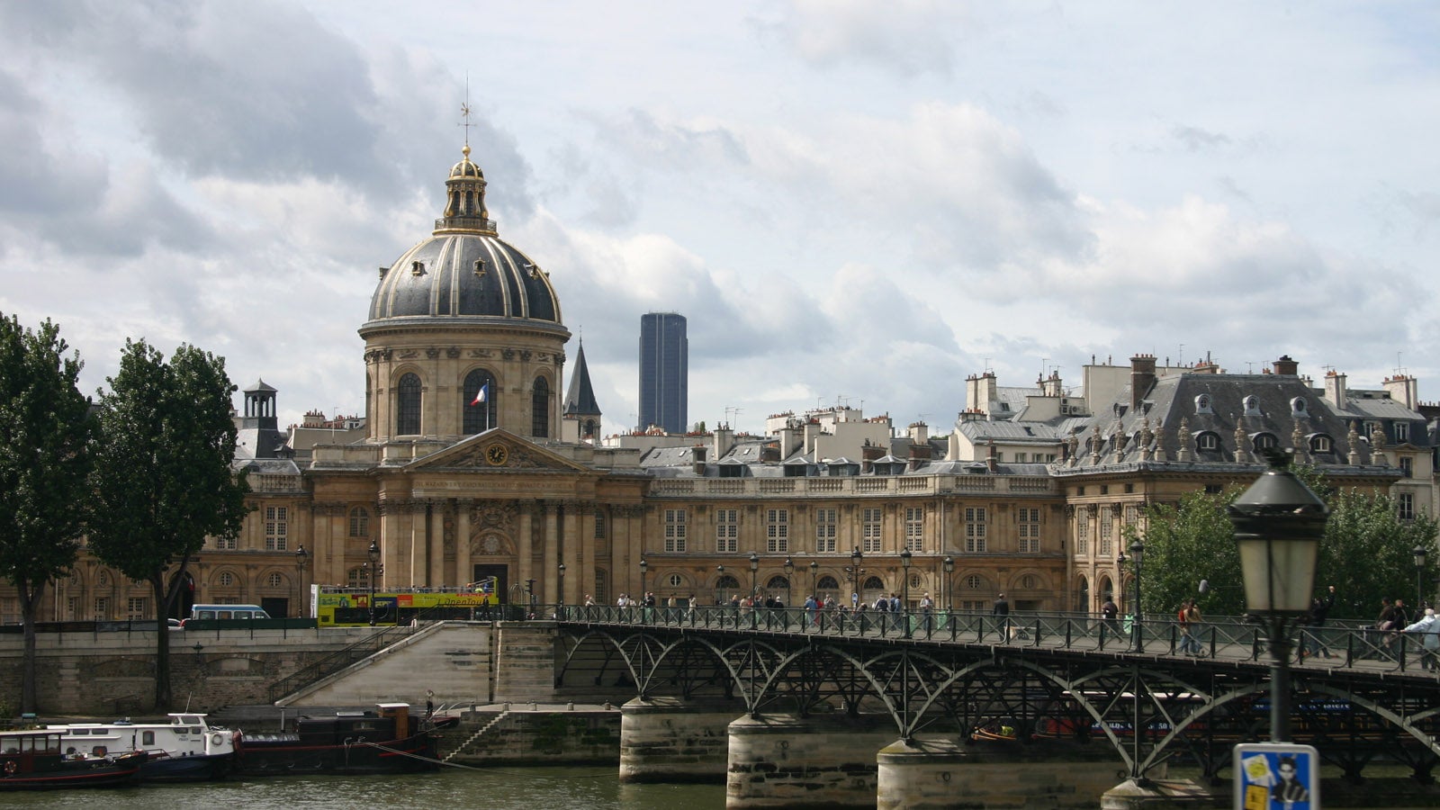 Bridge over the rover Seine