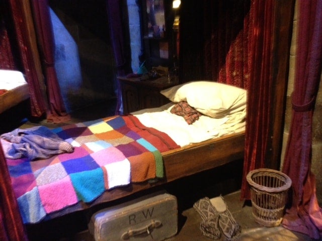 Ron Weasley's bed Harry Potter