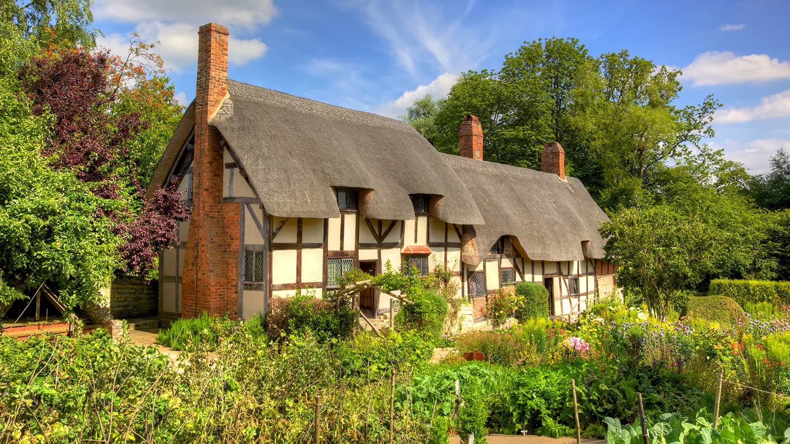 Exterior image of Shakespeare's house in Stratford Upon Avon