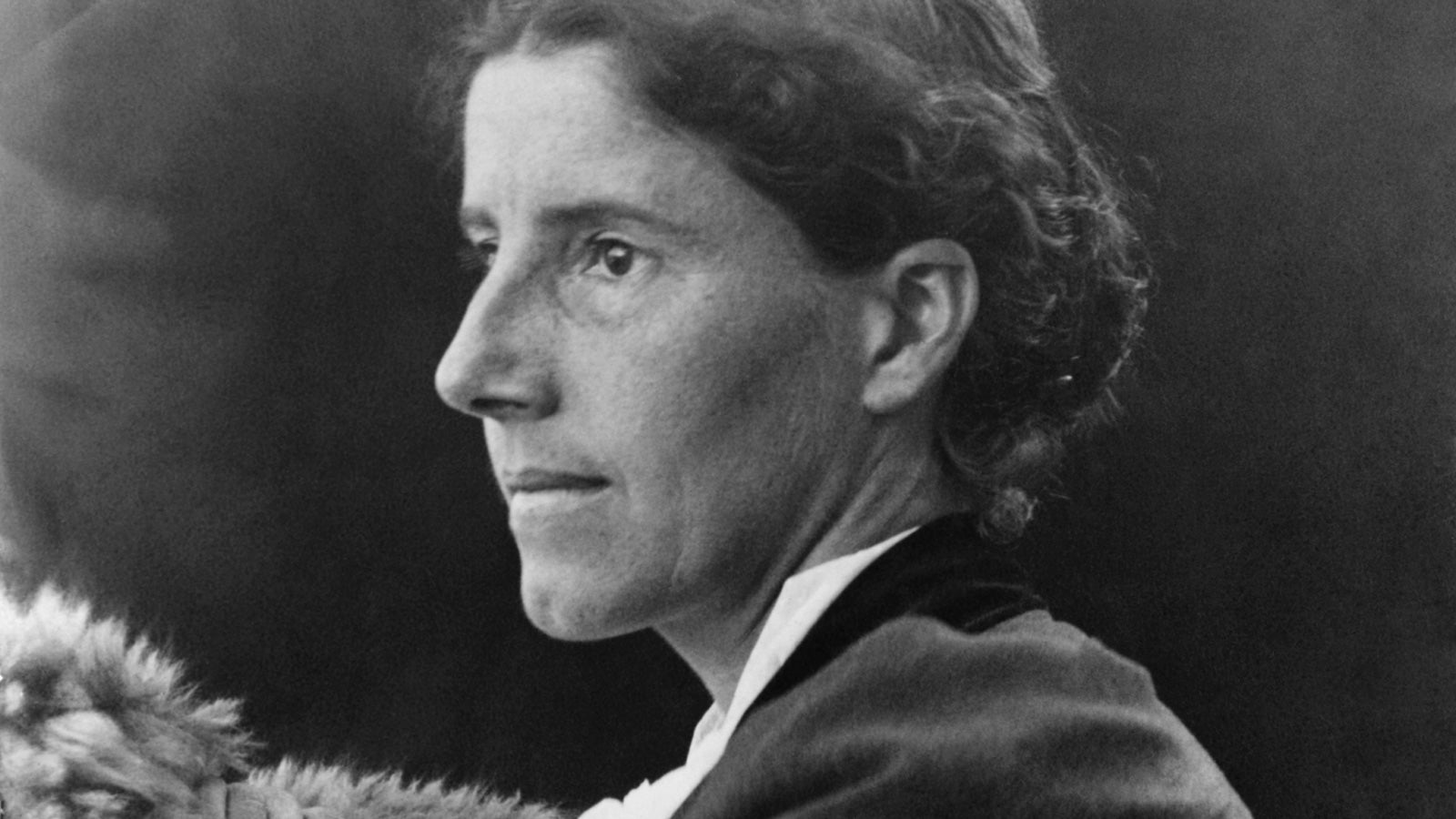A black and white photograph of Charlotte Perkins Gilman taken in profile in roughly 1900