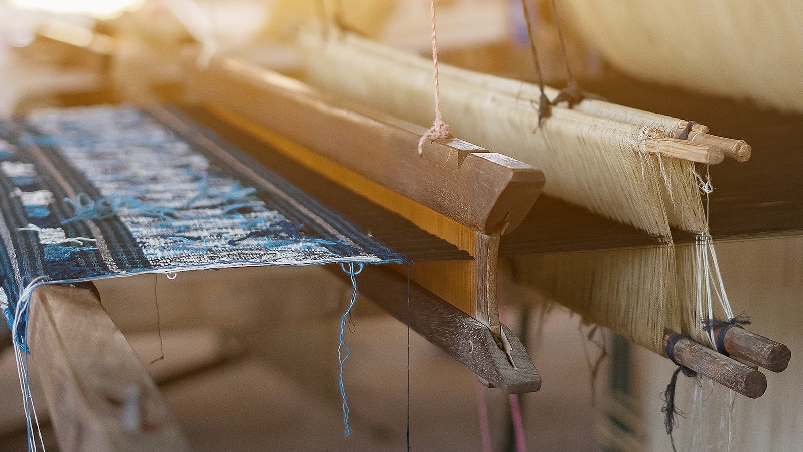 Silk weaving loom 