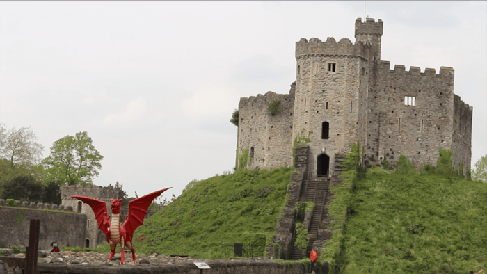 Dragon statue in front of Cardiff Castle