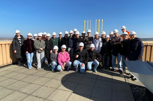 Gruppo di studenti della Scuola Alberghiera Cesare Ritz di Merano e gruppo di studenti della Scuola Klara Oppeheimer di Wurzburg in visita all'inceneritore della città tedesca. Gruppo di studenti della Scuola Alberghiera Cesare Ritz di Merano e gruppo di studenti della Scuola Klara Oppeheimer di Wurzburg in visita all'inceneritore della città tedesca.