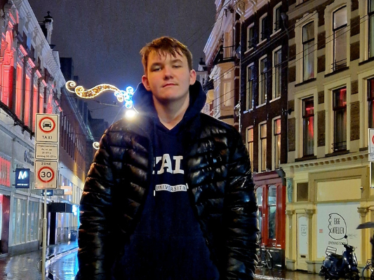 Choroba to tylko kolejne doświadczenie. Dzięki leczeniu i badaniom mogę pomóc innym. | Fundacja DKMS Choroba to tylko kolejne doświadczenie. Dzięki leczeniu i badaniom mogę pomóc innym. | Fundacja DKMS