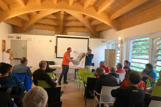 Präsentation der Forschungsergebnisse in der Gemeindehalle in Canale d’Agordo