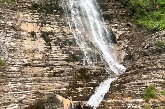Wasserfall nahe der Lokalität Gares