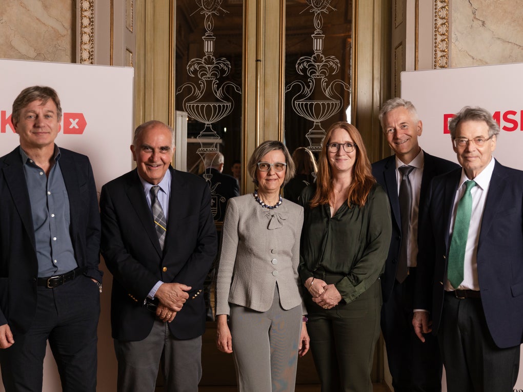 Six members of the DKMS Medical Council stand together in front of a decorative mirror background at the Mechtild Harf Science Award 2025. From the left you can see Prof. Dr. Marcel van den Brink, Dr. Marcelo Fernández-Viña, Prof. Dr. Katharina Fleischhauer, Prof. Dr. Emma Morris, Prof. Dr. Johannes Schetelig, and Prof. Dr. Dr. h.c. Dieter Hoelzer. They are dressed in business attire and smiling at the camera, with DKMS signage partially visible on both sides. Six members of the DKMS Medical Council stand together in front of a decorative mirror background at the Mechtild Harf Science Award 2025. From the left you can see Prof. Dr. Marcel van den Brink, Dr. Marcelo Fernández-Viña, Prof. Dr. Katharina Fleischhauer, Prof. Dr. Emma Morris, Prof. Dr. Johannes Schetelig, and Prof. Dr. Dr. h.c. Dieter Hoelzer. They are dressed in business attire and smiling at the camera, with DKMS signage partially visible on both sides.