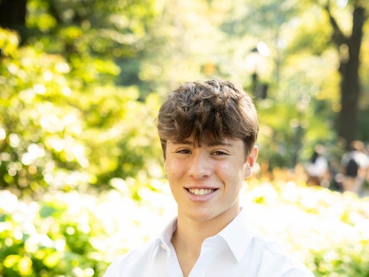 The patient Max is wearing a white shirt and smiling gently. A green forest can be seen in the background. The patient Max is wearing a white shirt and smiling gently. A green forest can be seen in the background.