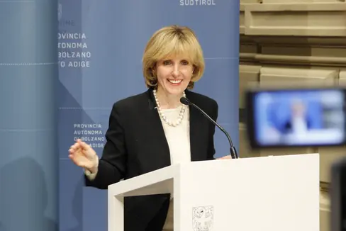 Il 17 febbraio 2023, l'assessora provinciale al sociale Waltraud Deeg, presenterà i principali dati salienti sulle prestazioni familiari erogate per l'anno 2022 (Foto: ASP/Greta Stuefer)