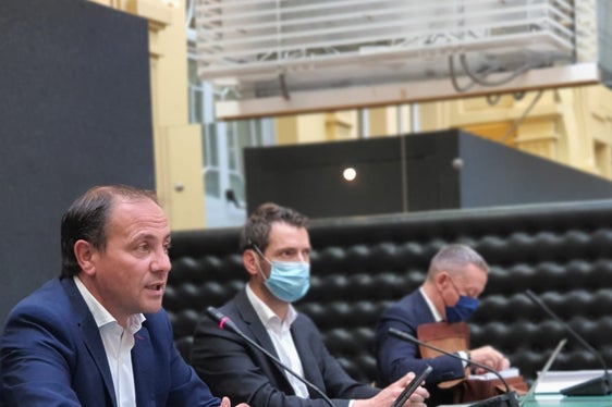 LR Vettorato (l.): Mit BrennerLEC ist es gelungen, entlang der Brennerautobahn einen emissionsarmen Korridor zu schaffen. Neben dem LR stellten (v.l.) Vallazza und Costa das Projekt vor. (Foto: LPA/Thomas Laconi)