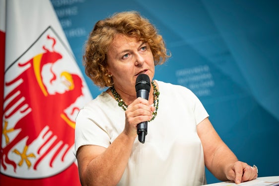 “Stiamo concentrando il nostro lavoro di rete nel settore delle demenza, anche attraverso il percorso di assistenza per la demenza”, ha sottolineato l'assessora provinciale Rosmarie Pamer. (Foto: USP/Fabio Brucculeri)