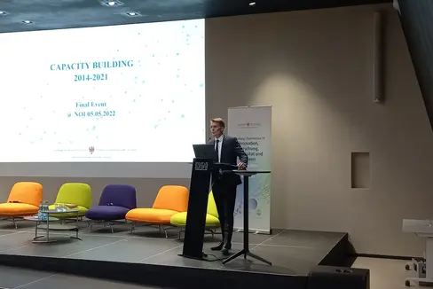 Il direttore di Dipartimento e Ceo di NOI Spa Ulrich Stofner nel corso del suo intervento (Foto: LPA)