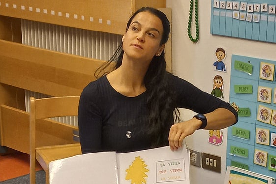 Zum Programm der Delegation aus der Republik Moldau gehörte auch eine Hospitation im Kindergarten Scurcià in St. Ulrich in Gröden. (Foto: LPA/Direktion Ladinische Bildung und Kultur)