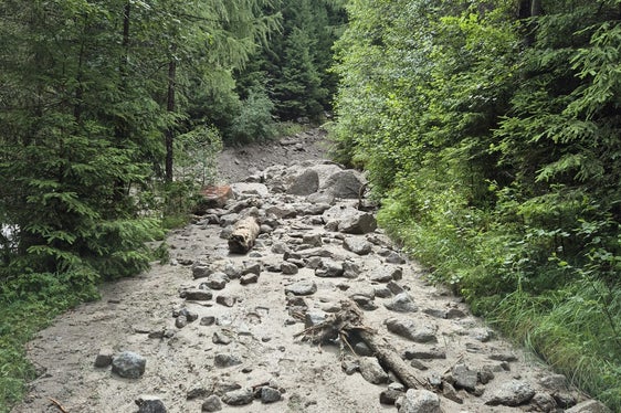 Den Stachelgraben in Hintermartell räumt die Wildbachverbauung nach den Folgen von Starkregen aus. (Foto: LPA/Amt für Wildbach- und Lawinenverbauung West in der Agentur für Bevölkerungsschutz)