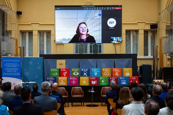 Adina Manuela Relicovschi, Principal Advisor Sustainable Finance presso la European Investment Bank (EIB), ha presentato il bilancio di sostenibilità e il cammino intrapreso dalla UE. (Foto: ASP/Fabio Brucculeri)
