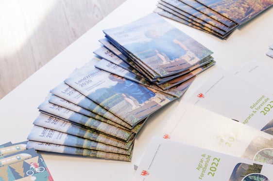 Die Waldagenda, Tourismusentwicklungskonzept 2030+, Agrar- und Forstbericht: Druckwerke, die Strategien verschriftlichen. Eines ist ihnen allen gemeinsam: Nachhaltigkeit in Gedanken und Maßnahmen. (Foto: LPA/Tiberio Sorvillo)