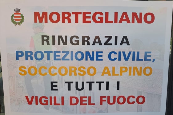 Il grazie, sentito, della popolazione locale ai vigili del fuoco. (Foto: ASP/Corpo permanente Vigili del fuoco di Bolzano)