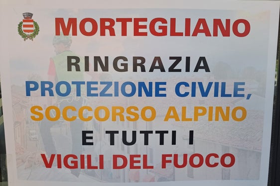 Il grazie, sentito, della popolazione locale ai vigili del fuoco. (Foto: ASP/Corpo permanente Vigili del fuoco di Bolzano)